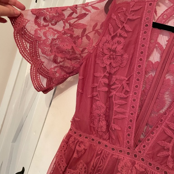 NWT✨✨ Deep vneck romper - Picture 2 of 5